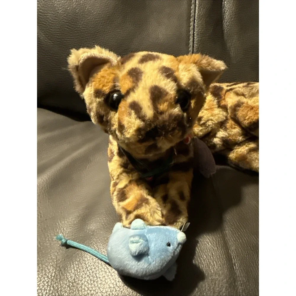 NWT Manhattan Toy Loki Leopard Stuffed Plush Cat Magnetic Front Paws & Mouse Toy